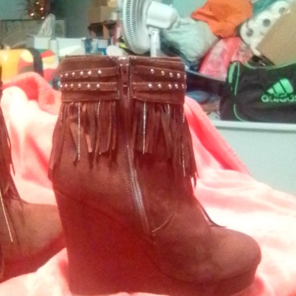 Boots - Picture 3 of 3